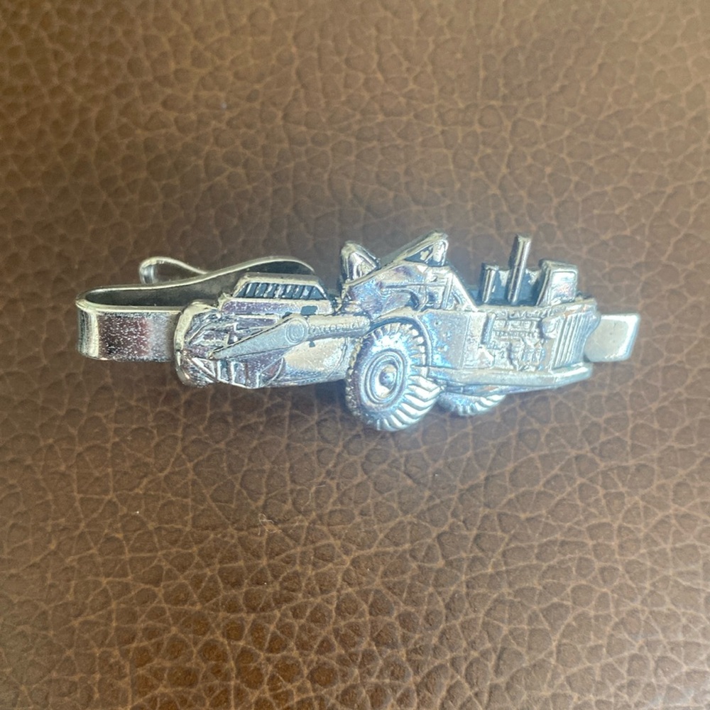 Caterpillar heavy equipment,tractor Tie Clip. Antique.Leven mfg.